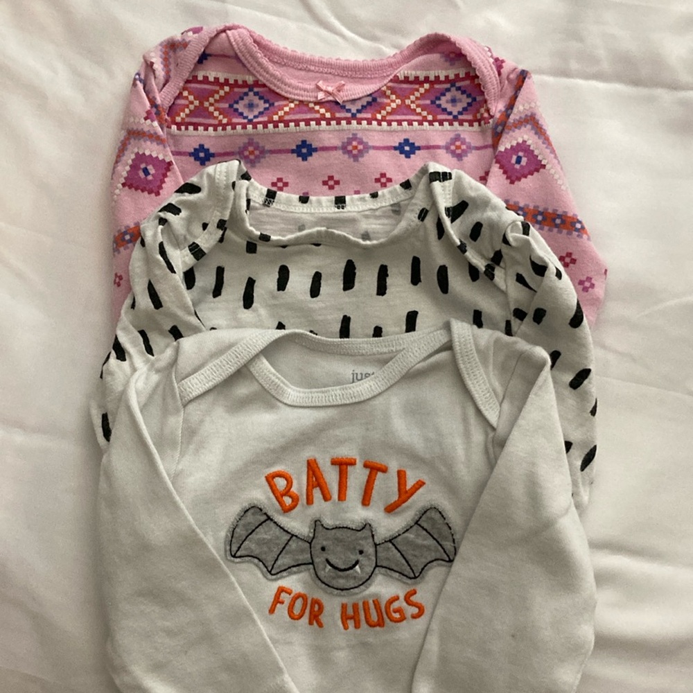 Baby Girl Onesie. 6 Month. No stains or damage’s. Set of 3 long sleeved shirts.